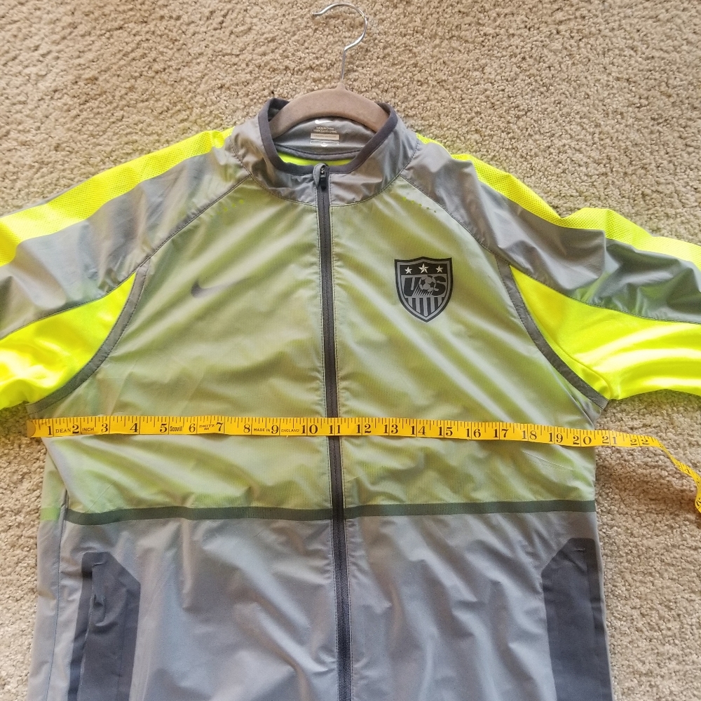 Nike jacket - Picture 3 of 4